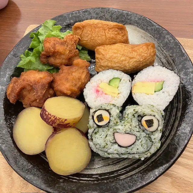12/21(日)　こども食堂inにじいろカフェ　～　はぐもぐさんとコラボ　～