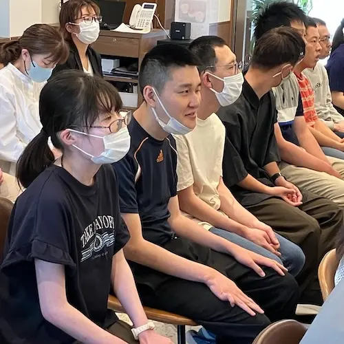 令和8年度定期総会に出席する利用者の皆さん