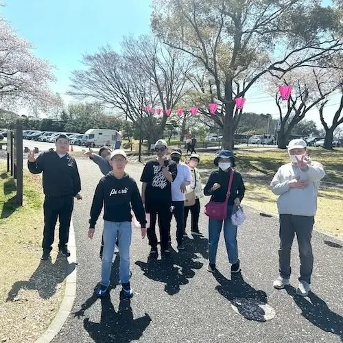 春の阿漕ケ浦公園で行われたお花見の様子