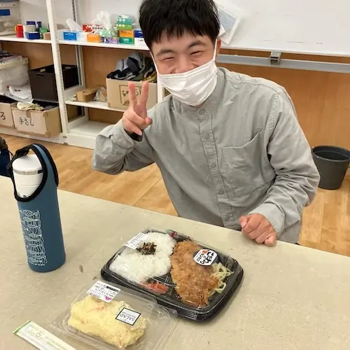 栄養バランスを考えて昼ごはんを選ぶ活動の様子